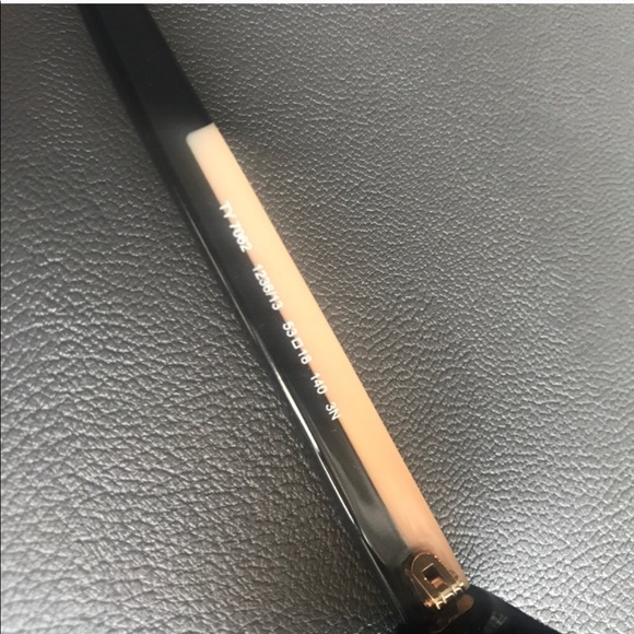 SALE🥳Tory Burch sunglasses - Picture 6 of 7